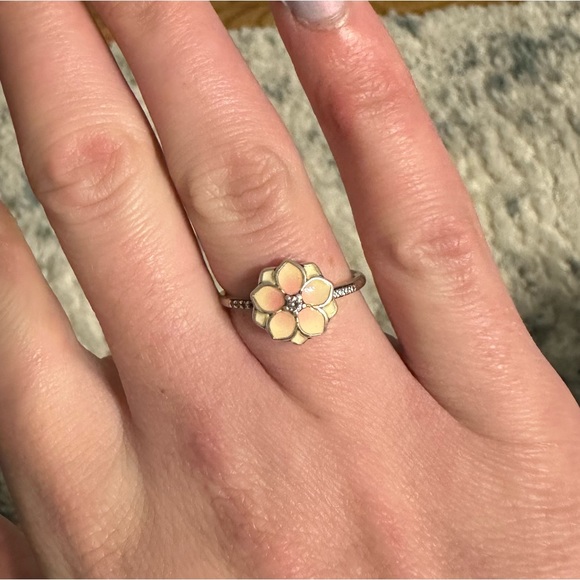 Pandora Magnolia Ring. - Picture 4 of 6